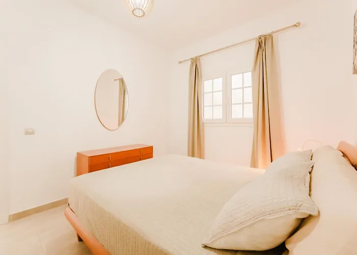 Old Town Reina Sofia 3 *